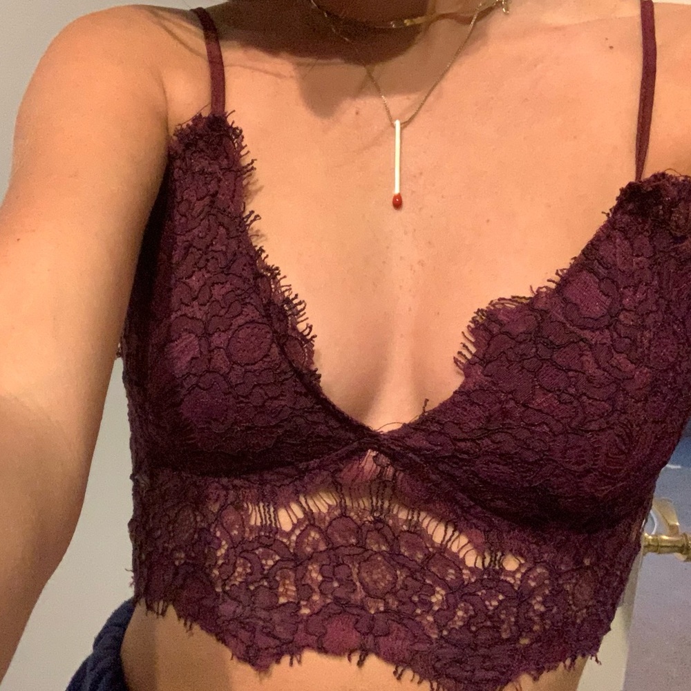 RED LACE TOP - Picture 2 of 4